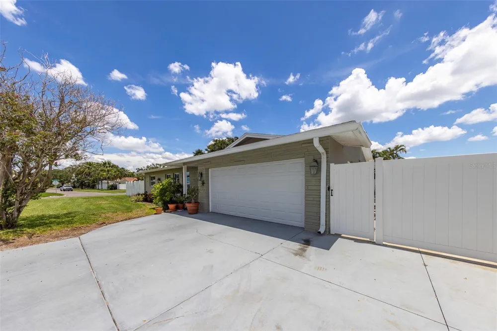 11602 GROVE STREET Seminole, FL 33772
