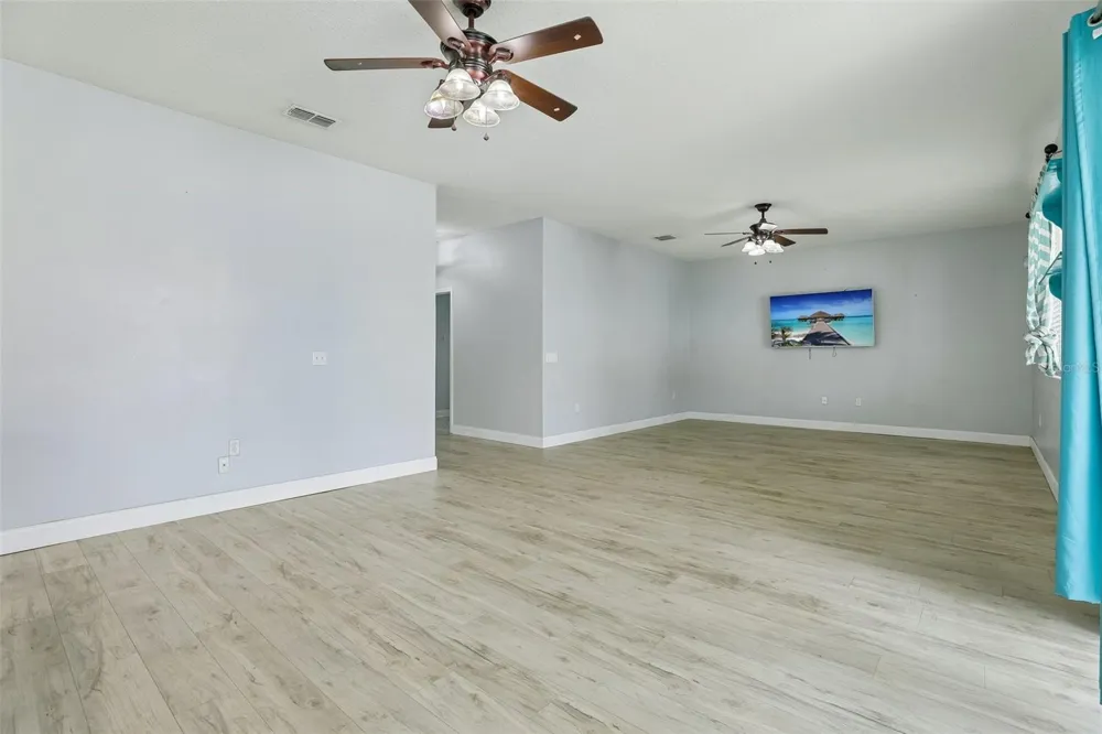 4362 SUN CENTER ROAD Mulberry, FL 33860