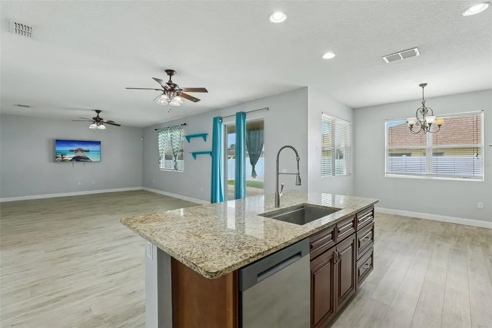 4362 SUN CENTER ROAD Mulberry, FL 33860