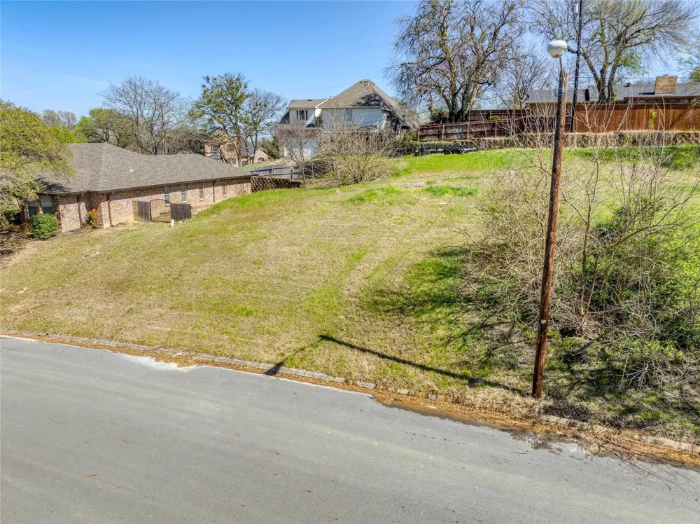 317 Arapaho W Sherman, TX 75092
