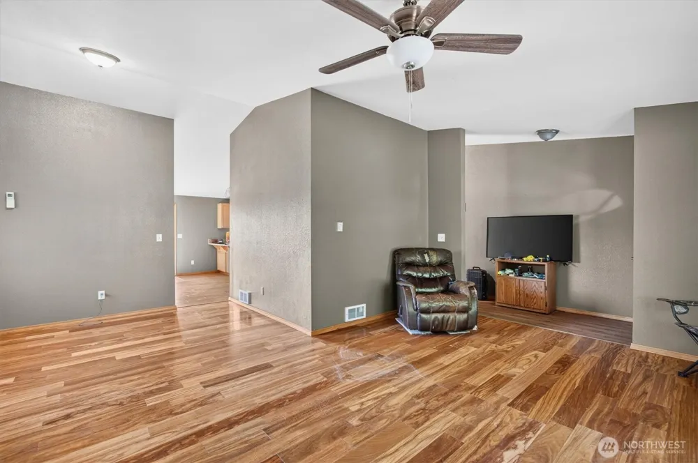 185 Westside Highway Vader, WA 98593