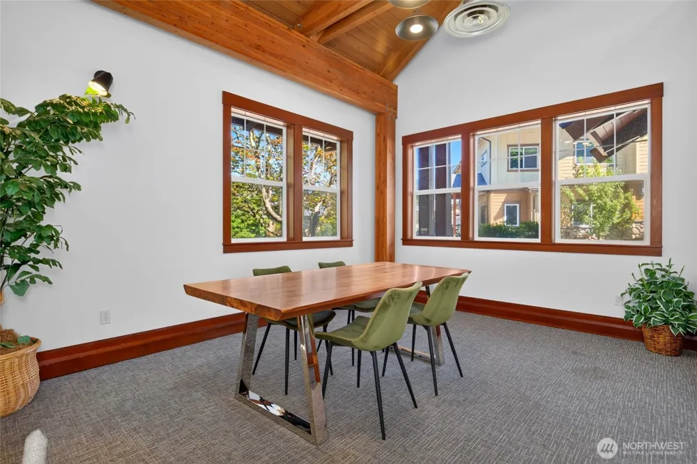 1078 Cabin Creek Lane SW Issaquah, WA 98027