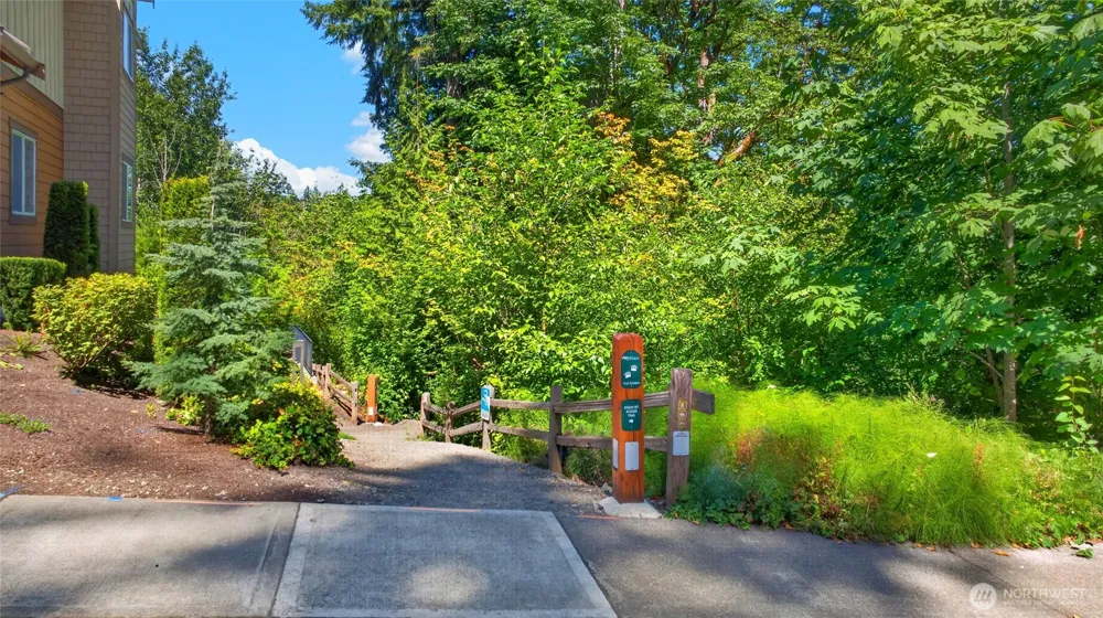 1078 Cabin Creek Lane SW Issaquah, WA 98027