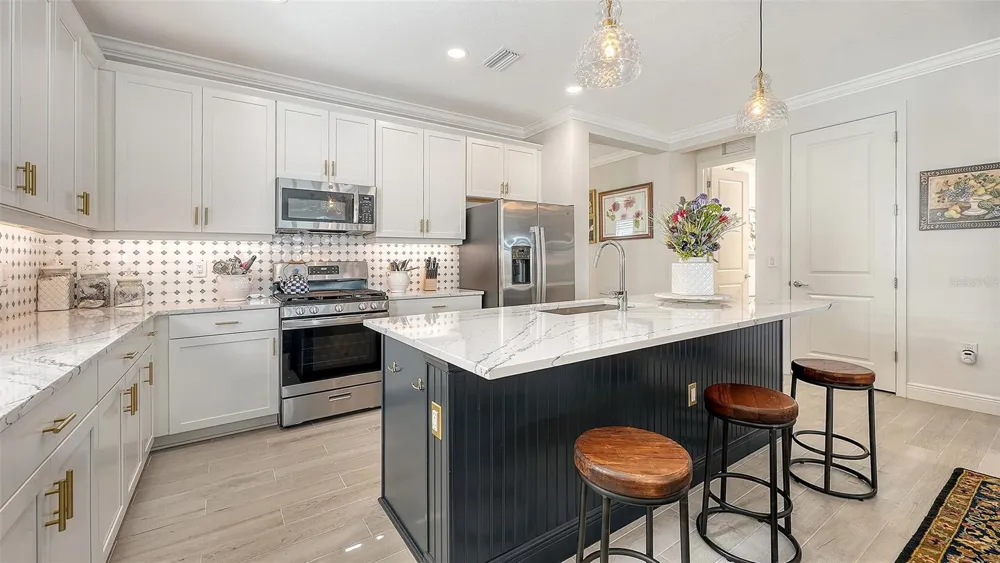 8152 STERNWAY ROAD Sarasota, FL 34240