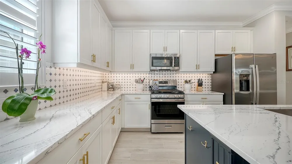 8152 STERNWAY ROAD Sarasota, FL 34240