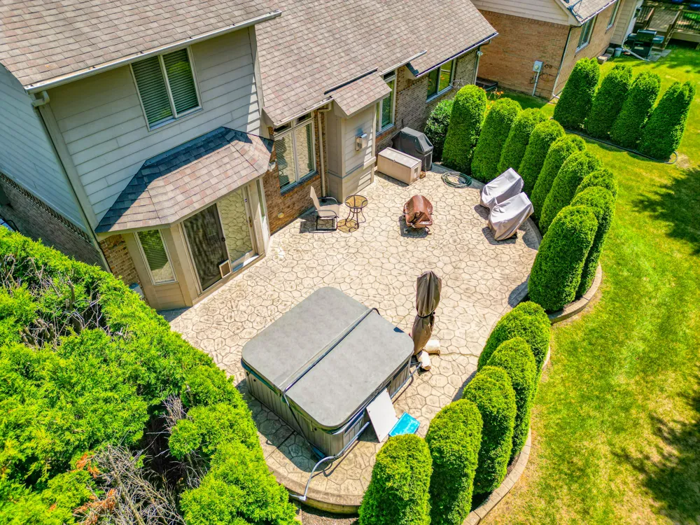 44215 Riverview Ridge Drive Clinton, MI 48038