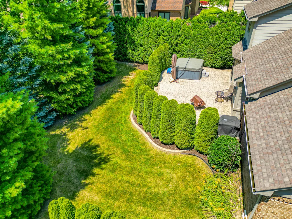 44215 Riverview Ridge Drive Clinton, MI 48038