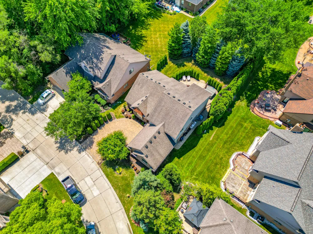 44215 Riverview Ridge Drive Clinton, MI 48038
