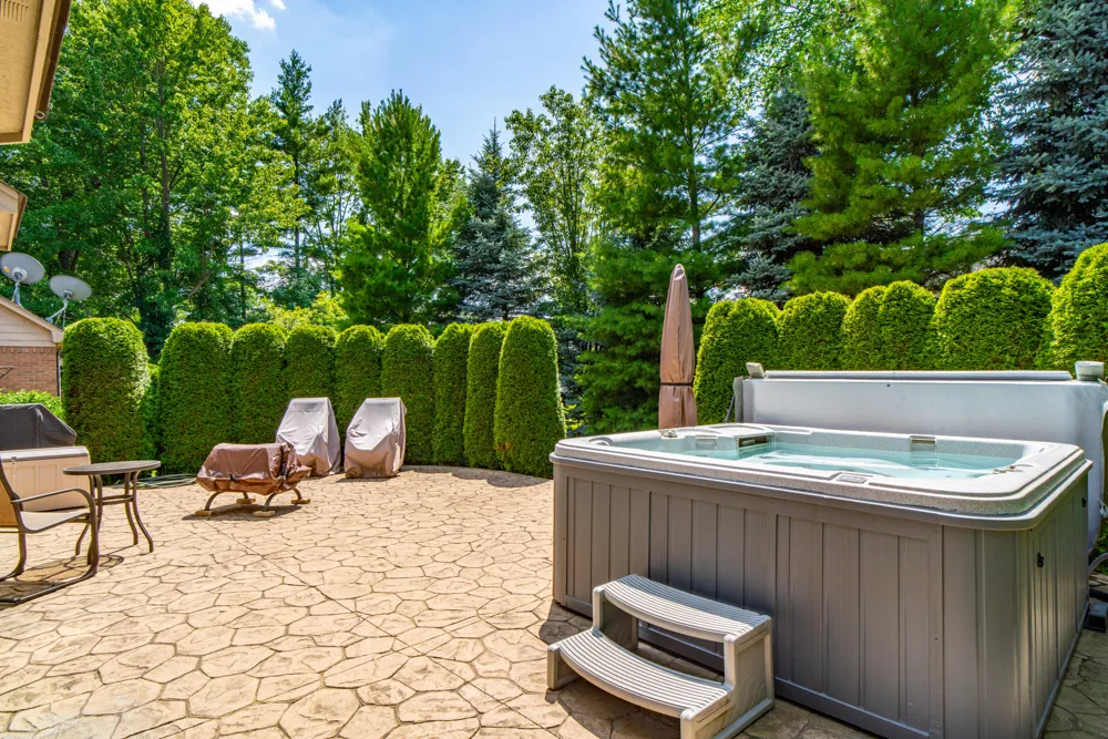 44215 Riverview Ridge Drive Clinton, MI 48038