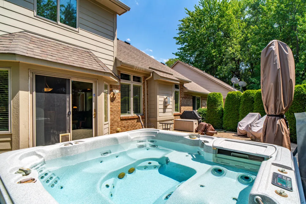 44215 Riverview Ridge Drive Clinton, MI 48038