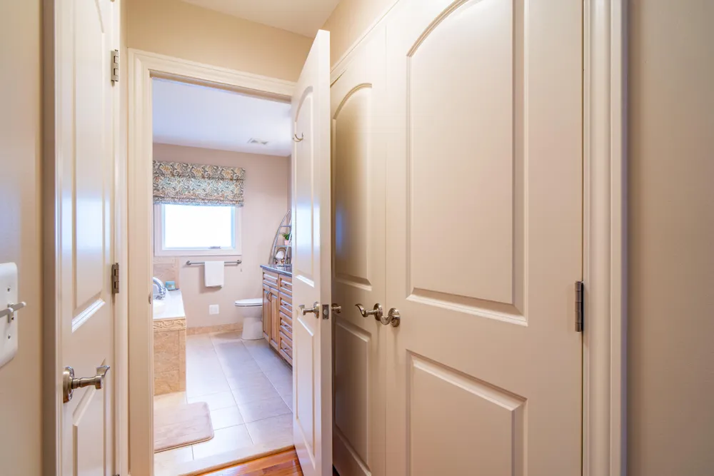 44215 Riverview Ridge Drive Clinton, MI 48038