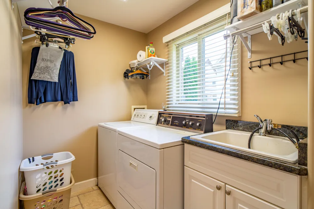 44215 Riverview Ridge Drive Clinton, MI 48038