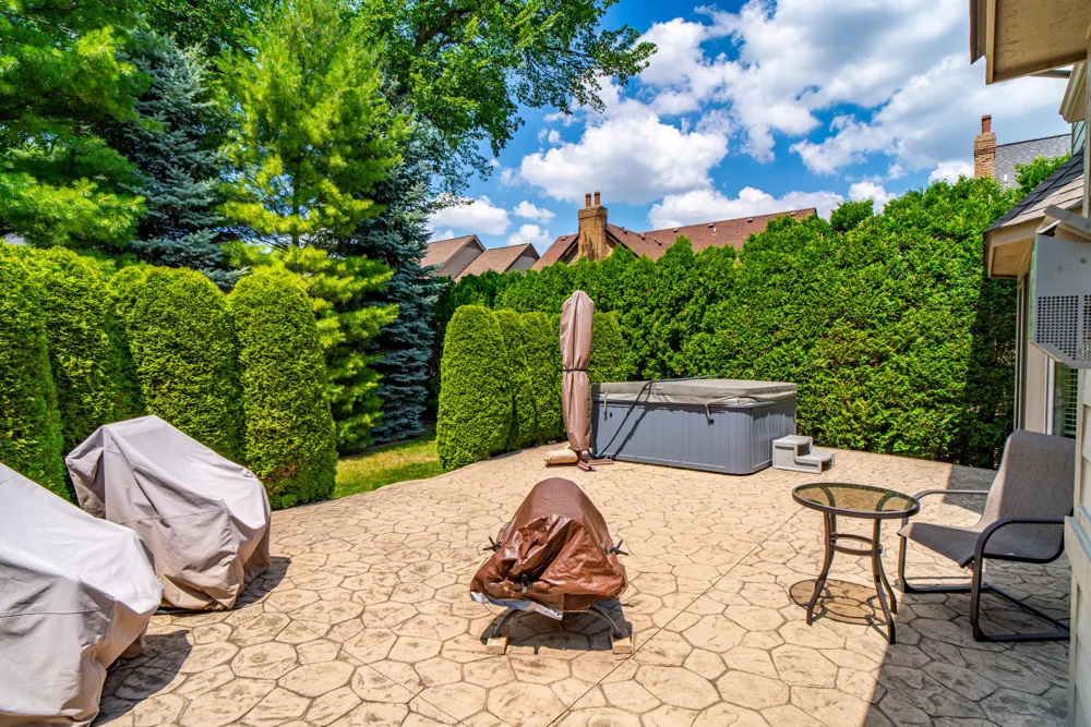 44215 Riverview Ridge Drive Clinton, MI 48038