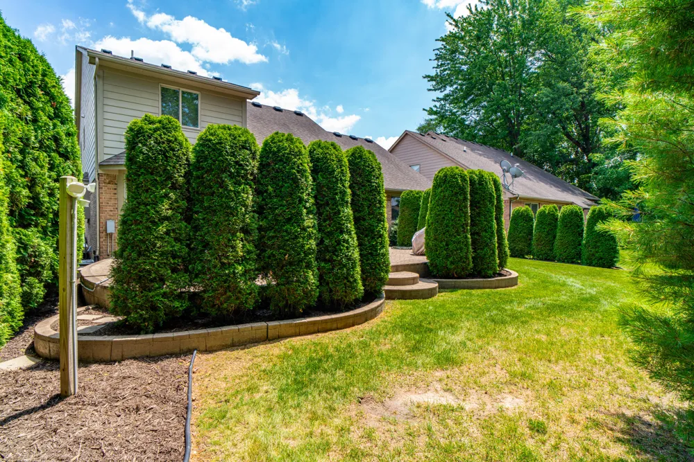 44215 Riverview Ridge Drive Clinton, MI 48038