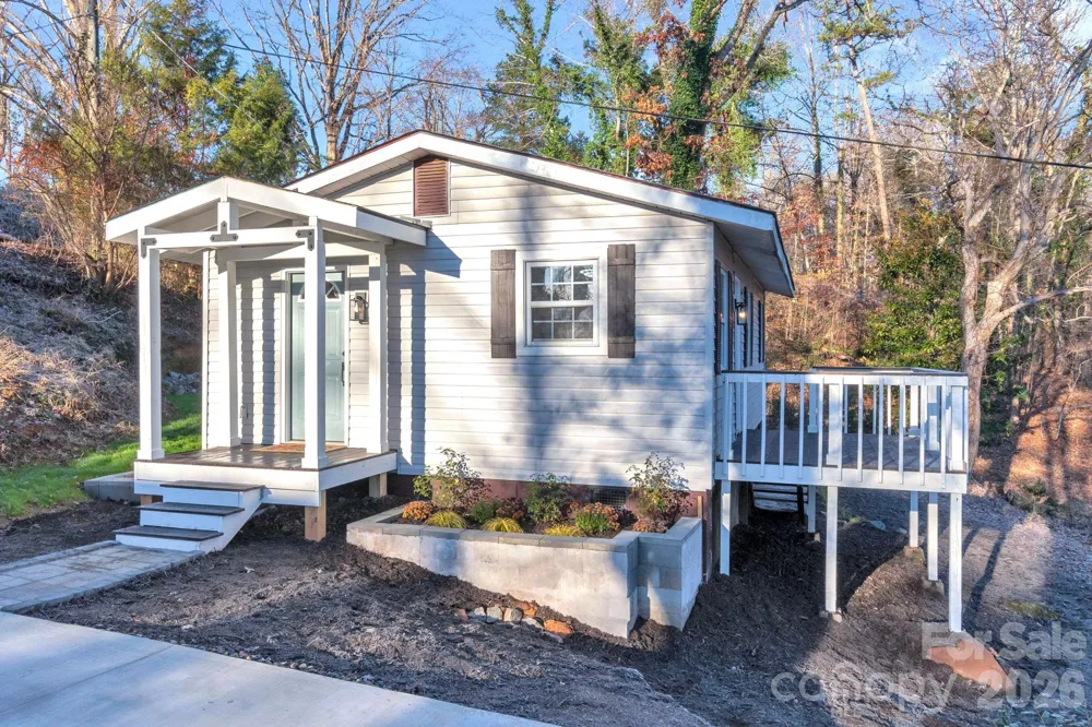 49 E Livingston Street Tryon, NC 28782