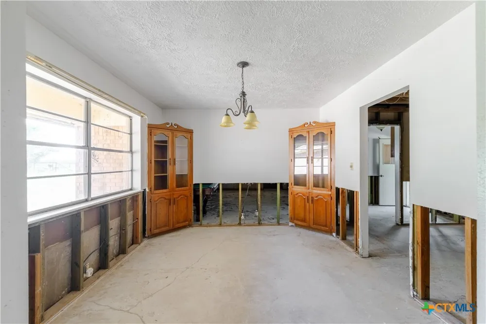 2173 County Road 434 Loop Rockdale, TX 76567
