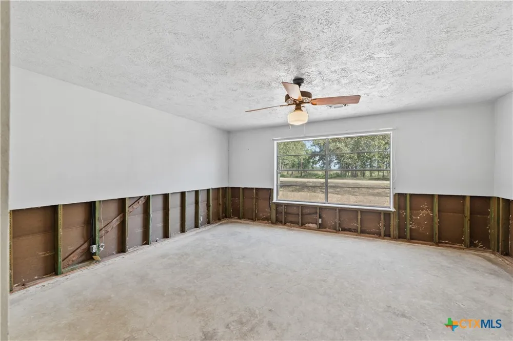 2173 County Road 434 Loop Rockdale, TX 76567