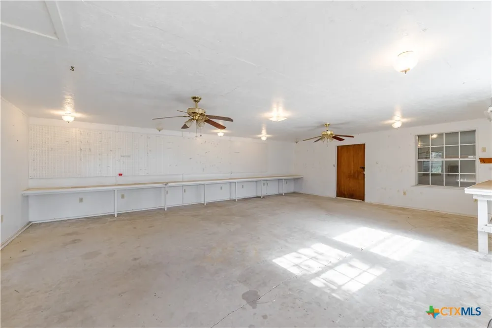 2173 County Road 434 Loop Rockdale, TX 76567