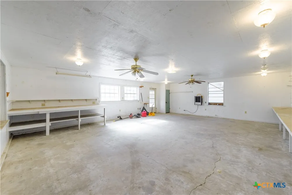 2173 County Road 434 Loop Rockdale, TX 76567