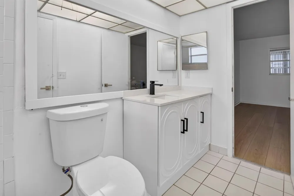 5061 W Oakland Park Boulevard #113 Lauderdale Lakes, FL 33313