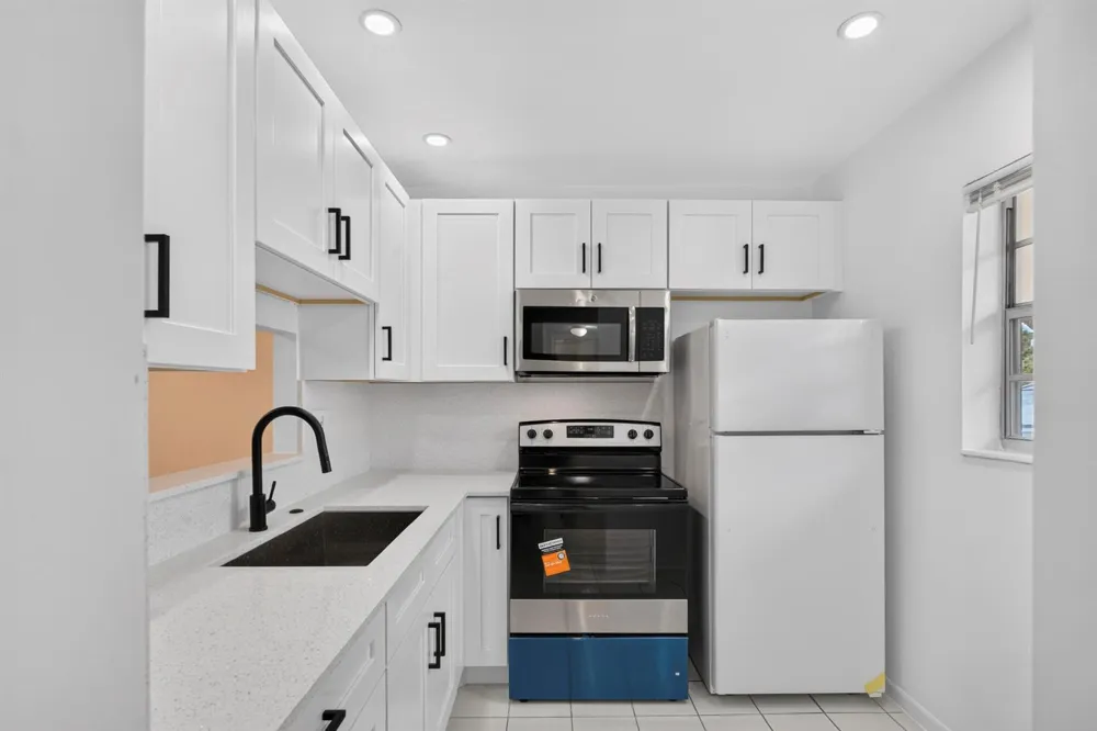 5061 W Oakland Park Boulevard #113 Lauderdale Lakes, FL 33313