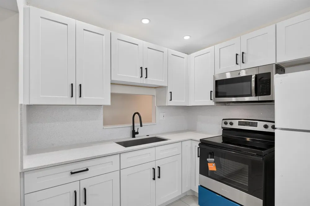 5061 W Oakland Park Boulevard #113 Lauderdale Lakes, FL 33313