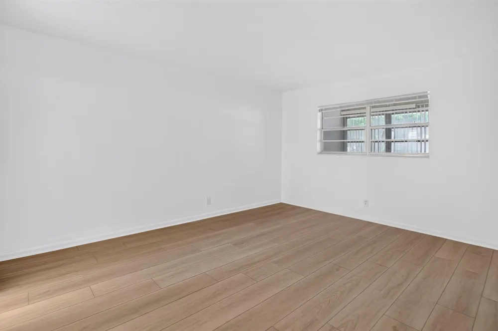 5061 W Oakland Park Boulevard #113 Lauderdale Lakes, FL 33313