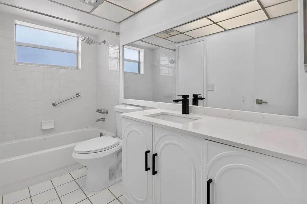 5061 W Oakland Park Boulevard #113 Lauderdale Lakes, FL 33313
