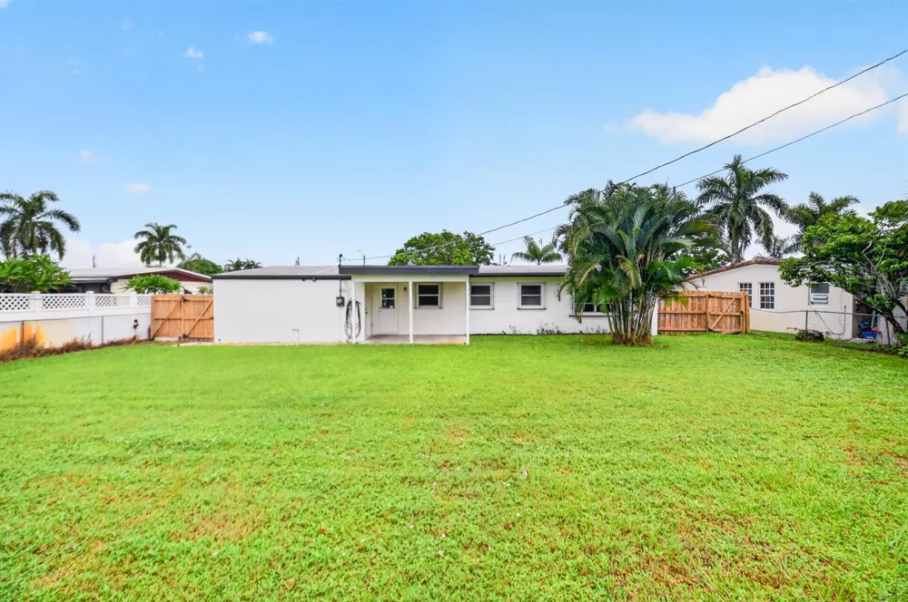 129 GREENBRIER DRIVE Palm Springs, FL 33461