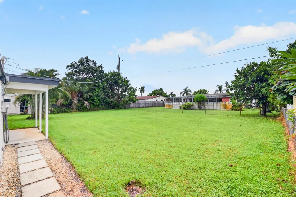 129 GREENBRIER DRIVE Palm Springs, FL 33461