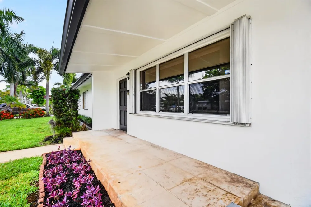 129 GREENBRIER DRIVE Palm Springs, FL 33461