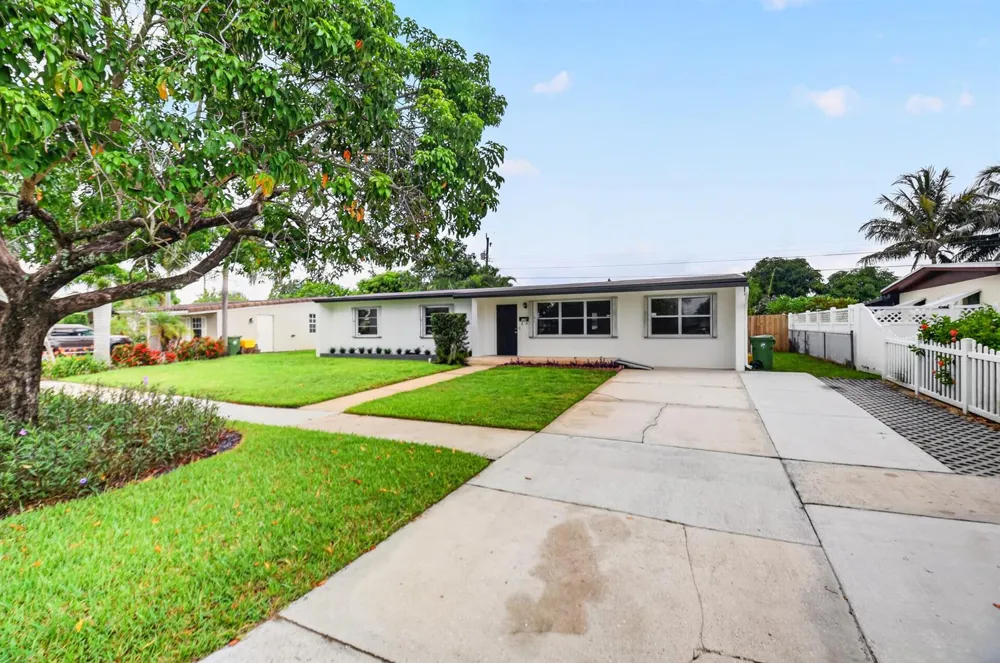 129 GREENBRIER DRIVE Palm Springs, FL 33461