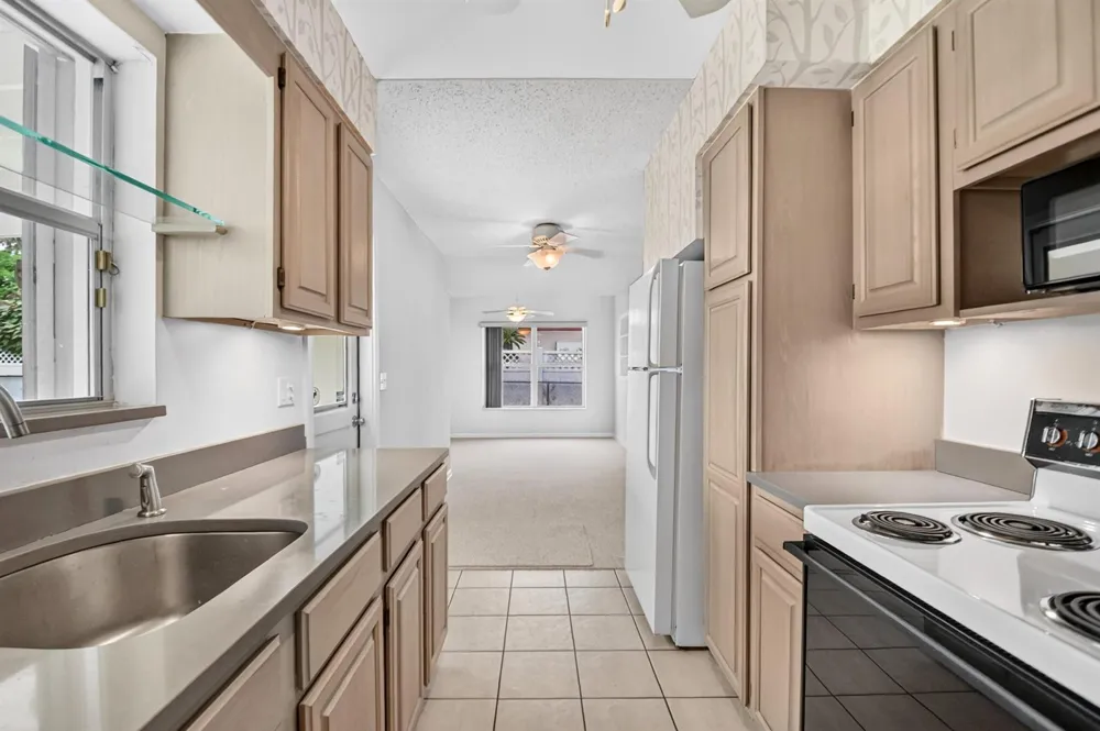 129 GREENBRIER DRIVE Palm Springs, FL 33461