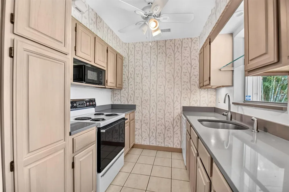 129 GREENBRIER DRIVE Palm Springs, FL 33461