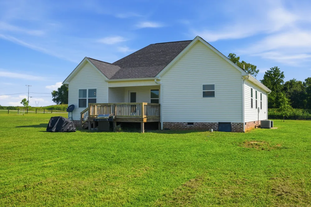 6807 Highway 25 E Cross Plains, TN 37049