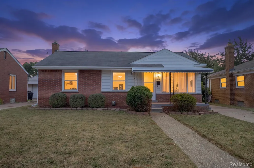 28740 Edward Street Roseville City, MI 48066