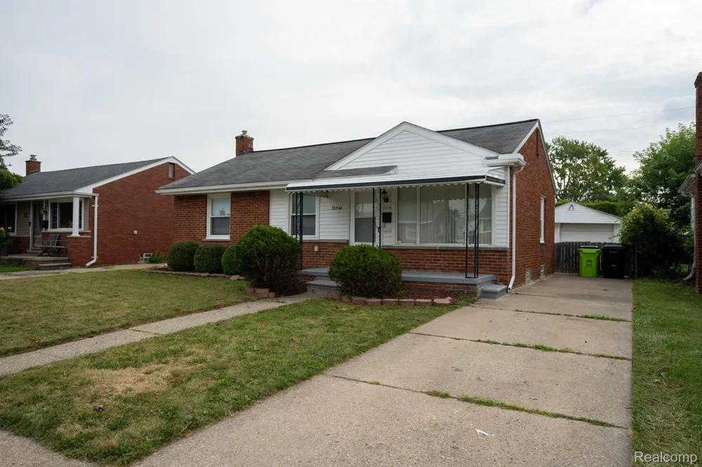 28740 Edward Street Roseville City, MI 48066