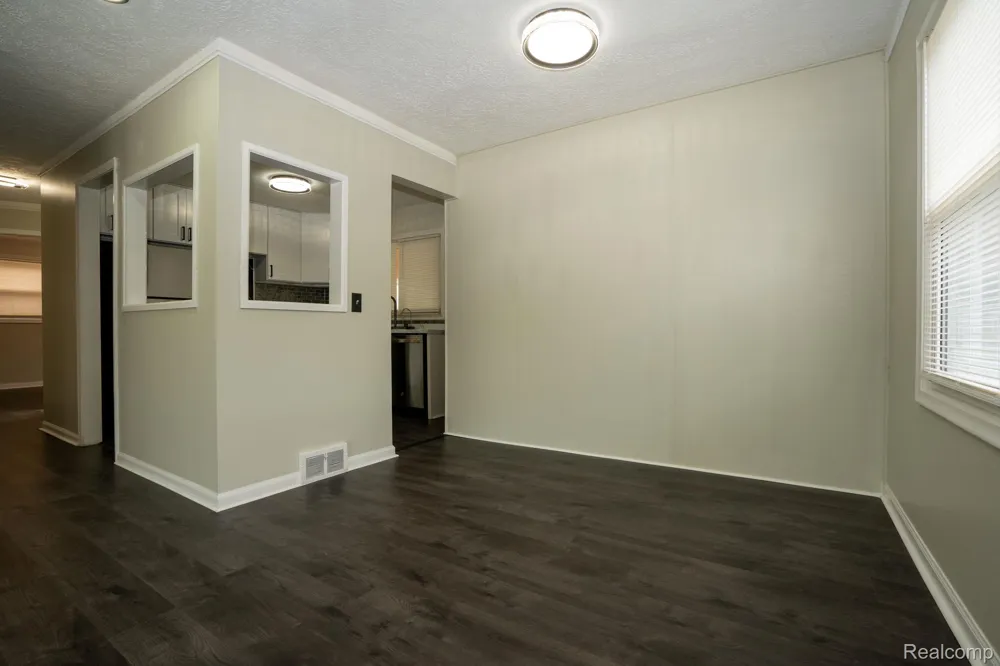 28740 Edward Street Roseville City, MI 48066