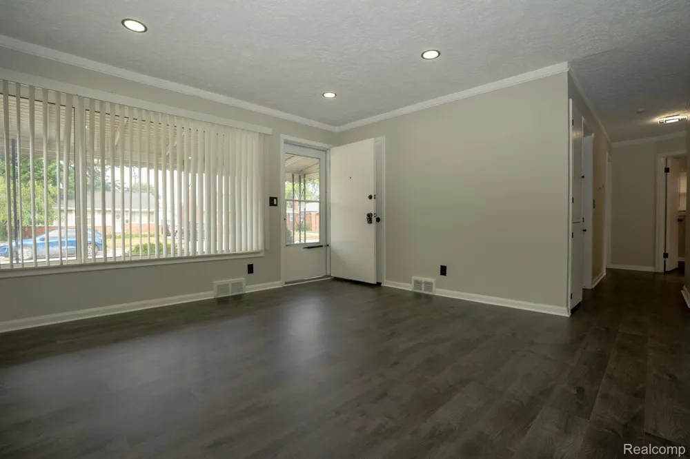 28740 Edward Street Roseville City, MI 48066