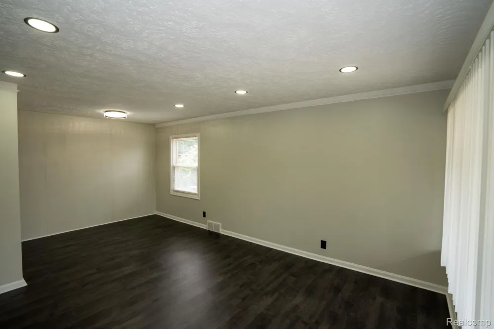 28740 Edward Street Roseville City, MI 48066