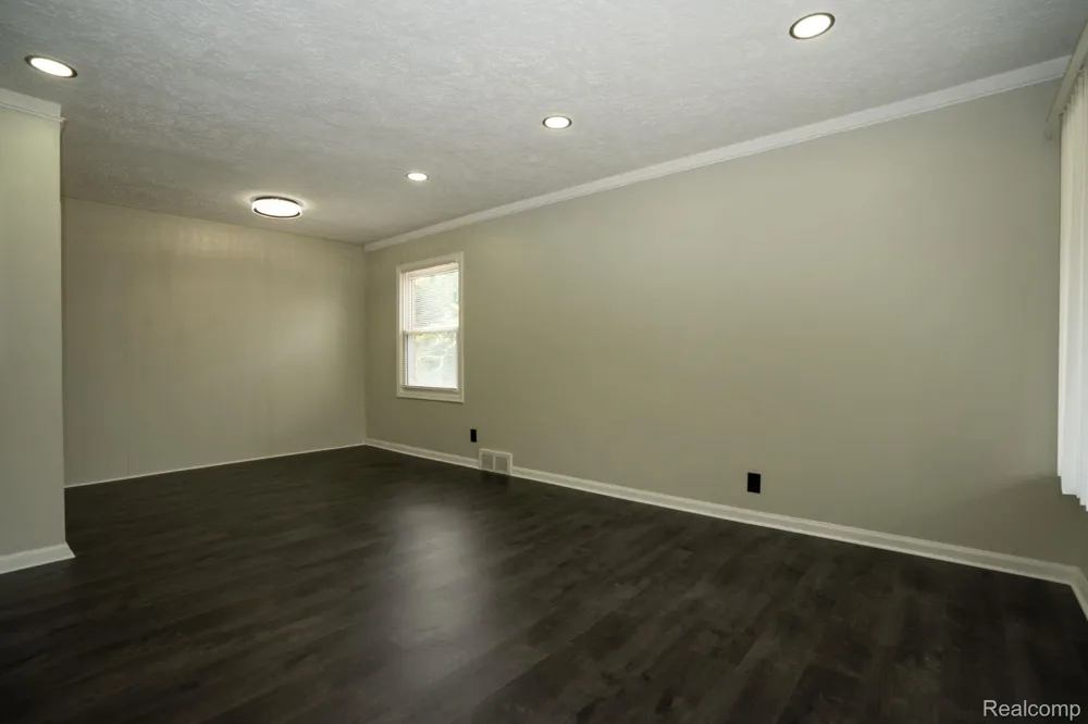 28740 Edward Street Roseville City, MI 48066
