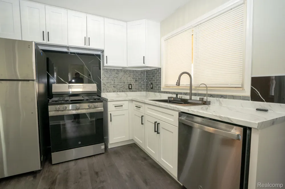 28740 Edward Street Roseville City, MI 48066