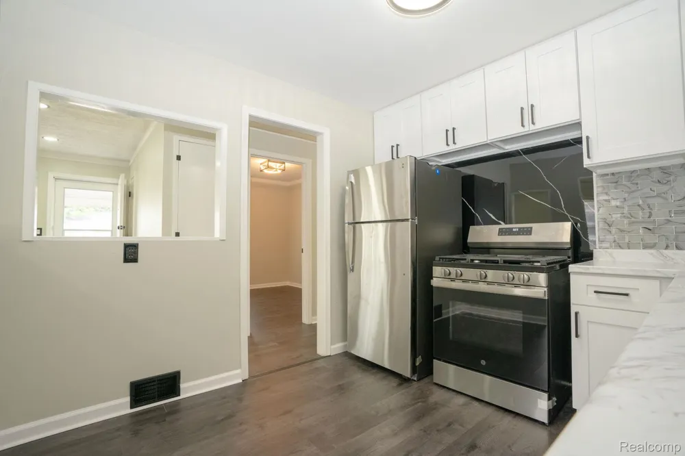 28740 Edward Street Roseville City, MI 48066