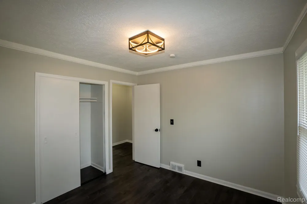 28740 Edward Street Roseville City, MI 48066