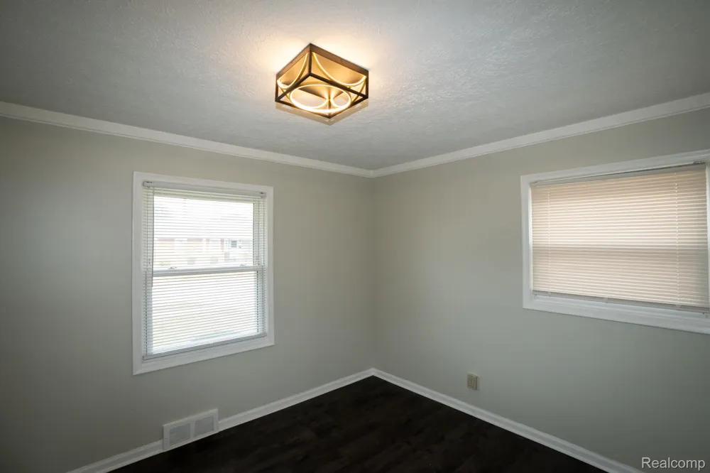 28740 Edward Street Roseville City, MI 48066