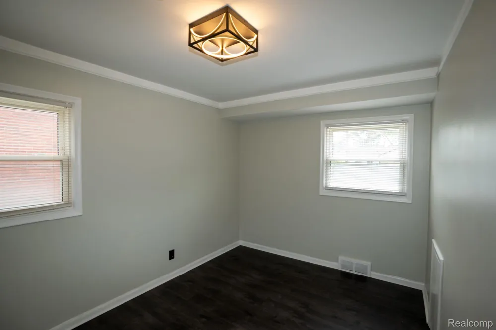 28740 Edward Street Roseville City, MI 48066
