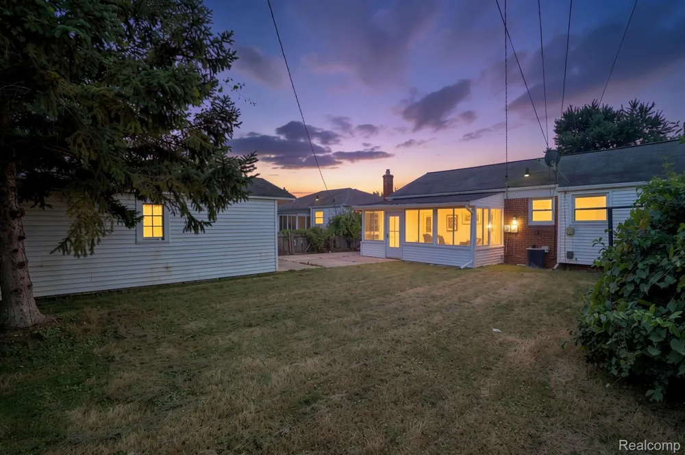 28740 Edward Street Roseville City, MI 48066