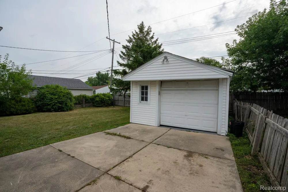 28740 Edward Street Roseville City, MI 48066