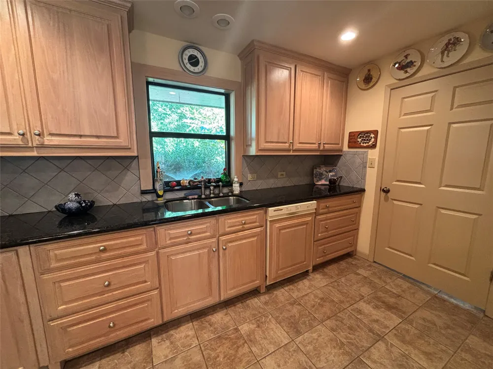 181 FM 373 Muenster, TX 76252