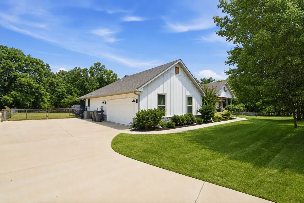 374 Clark Lake Road Weatherford, TX 76088